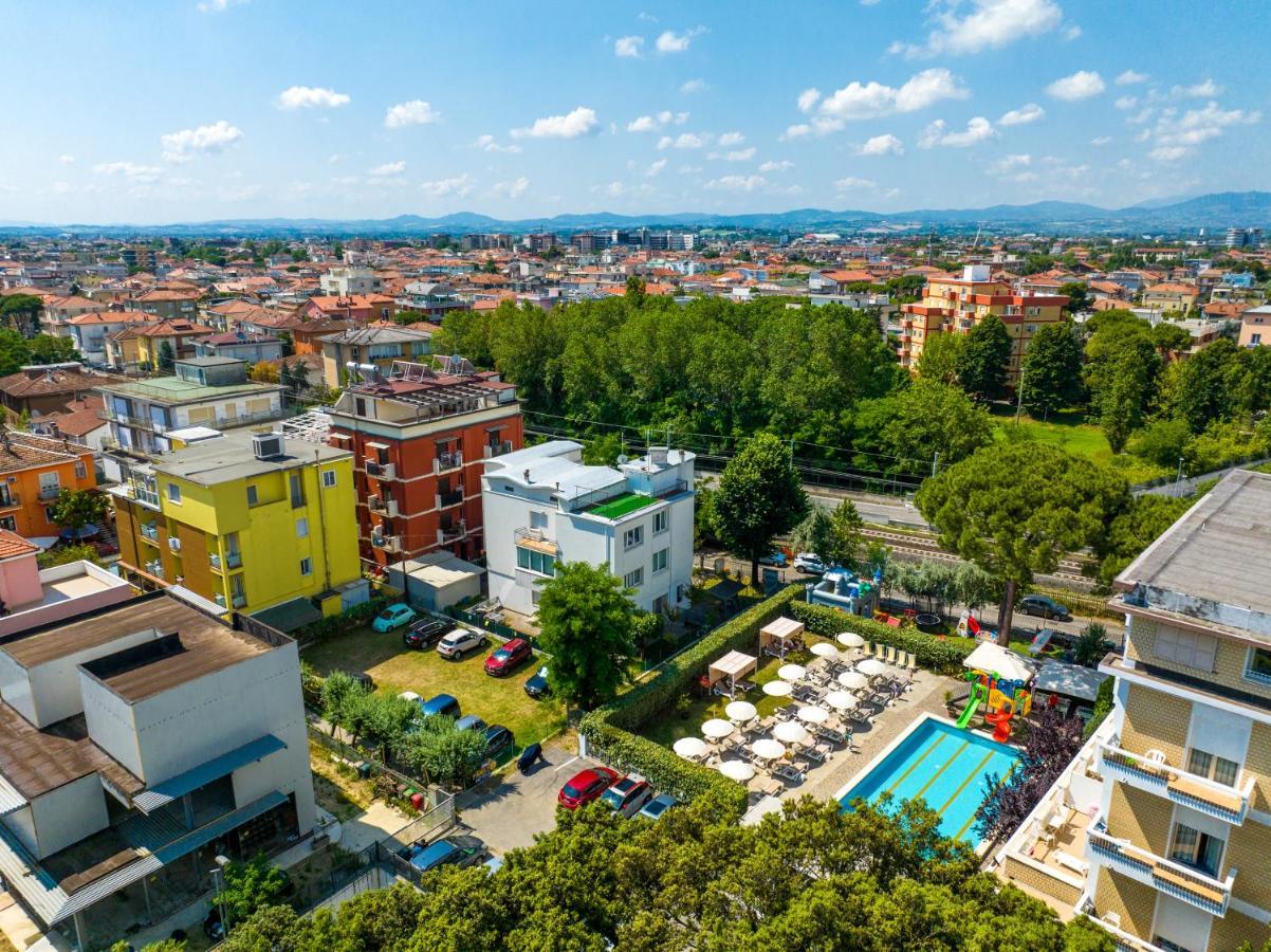 Lotus Hotel All Inclusive & Spiaggia Rimini Exterior foto
