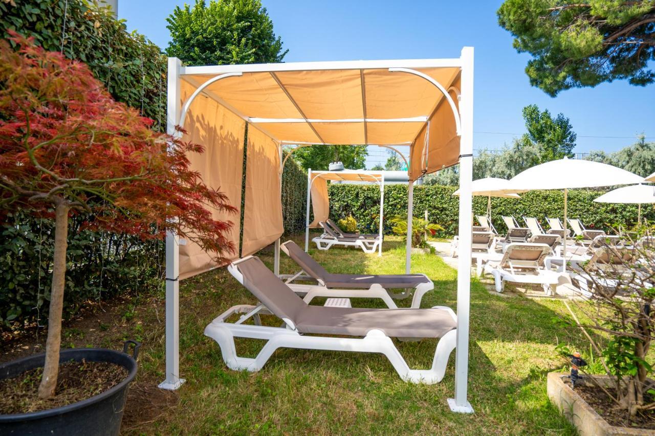 Lotus Hotel All Inclusive & Spiaggia Rimini Exterior foto