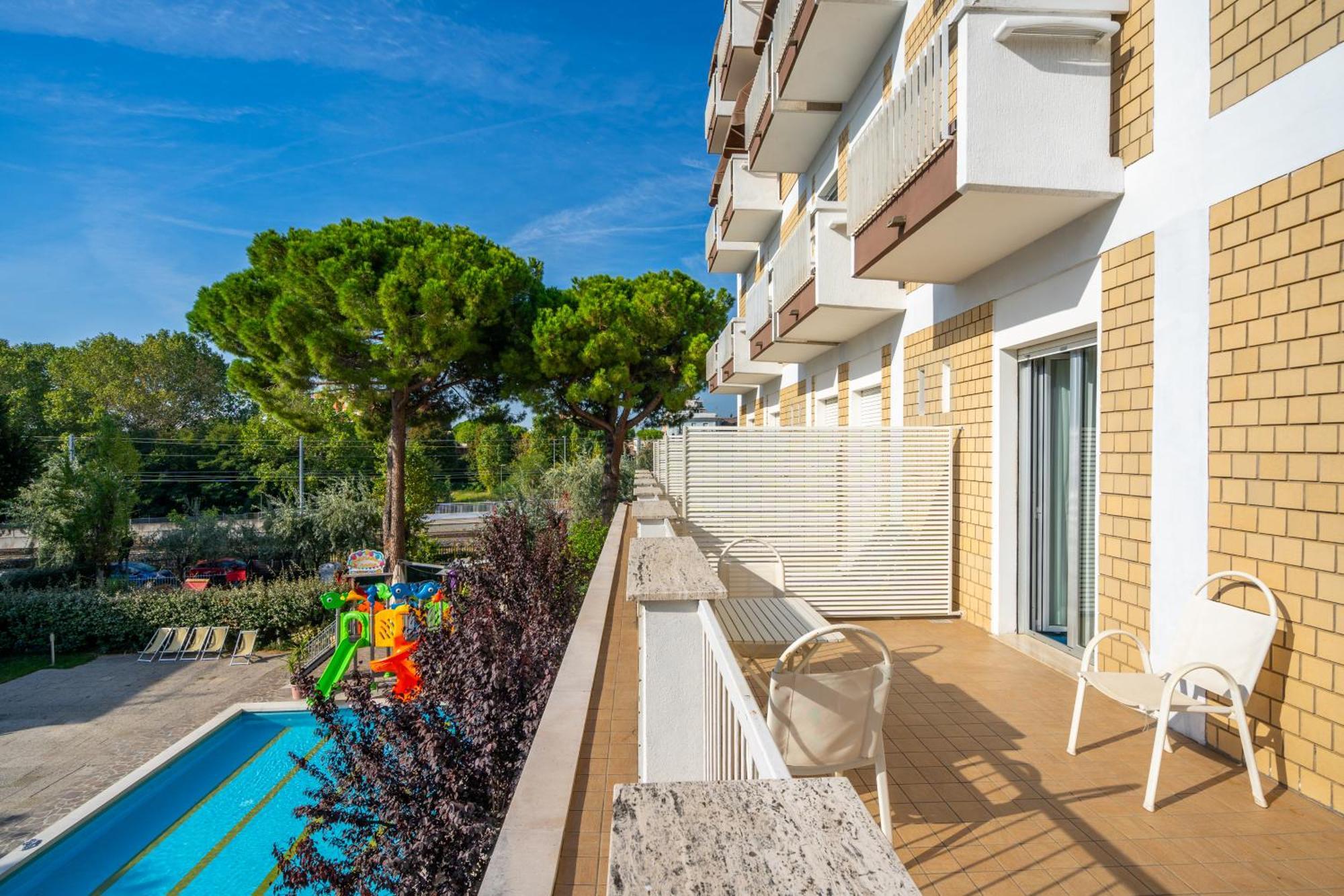 Lotus Hotel All Inclusive & Spiaggia Rimini Exterior foto