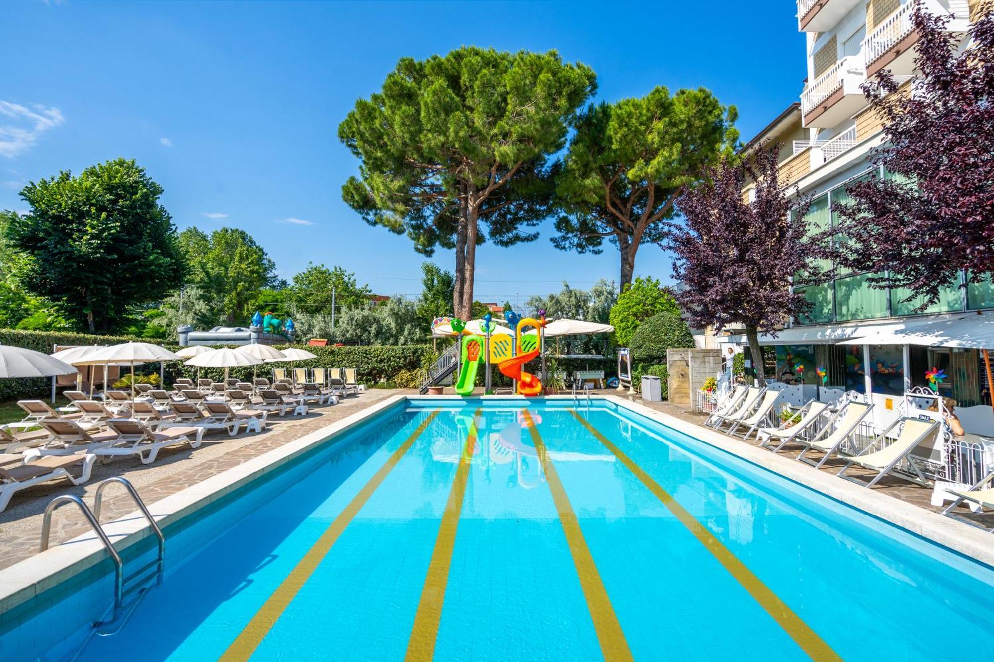 Lotus Hotel All Inclusive & Spiaggia Rimini Exterior foto